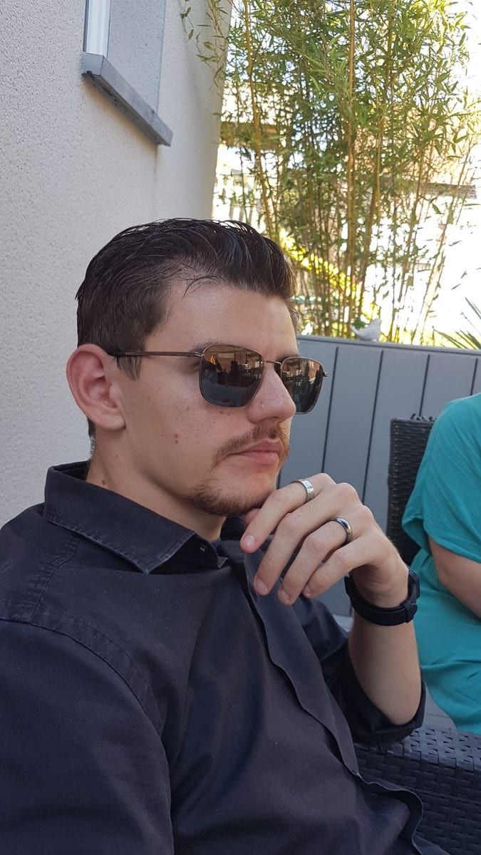 Rayann - Jeune gay à Hellsau Profil de Rayann, 25 ans, Jeune gay à Hellsau (Berne)