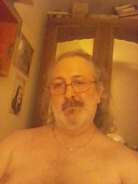 Alone - Jeune gay à Strada Profil de Alone, 33 ans, Jeune gay à Strada (Grisons)