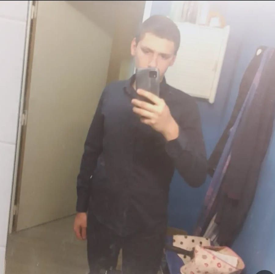 Aness - Jeune gay à Flond Profil de Aness, 44 ans, Jeune gay à Flond (Grisons)