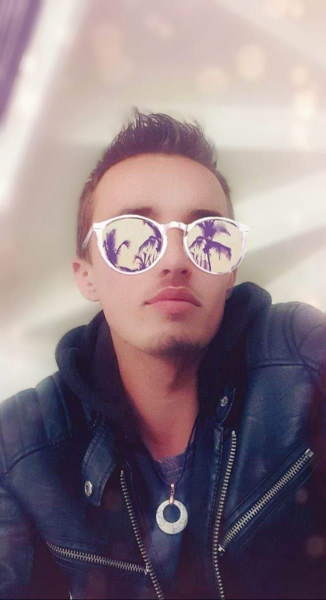Charly - Jeune gay à Chamby Profil de Charly, 22 ans, Jeune gay à Chamby (Vaud)