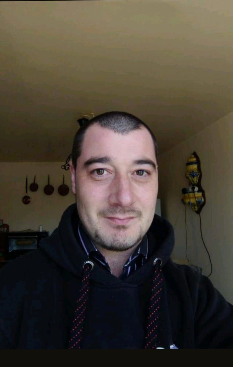 Louis-charles - Jeune gay à Stels Profil de Louis-charles, 32 ans, Jeune gay à Stels (Grisons)