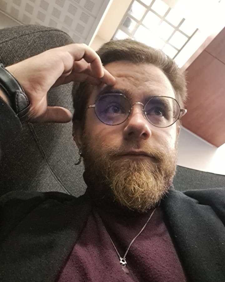 Houssein - Jeune gay à Rossa Profil de Houssein, 29 ans, Jeune gay à Rossa (Grisons)