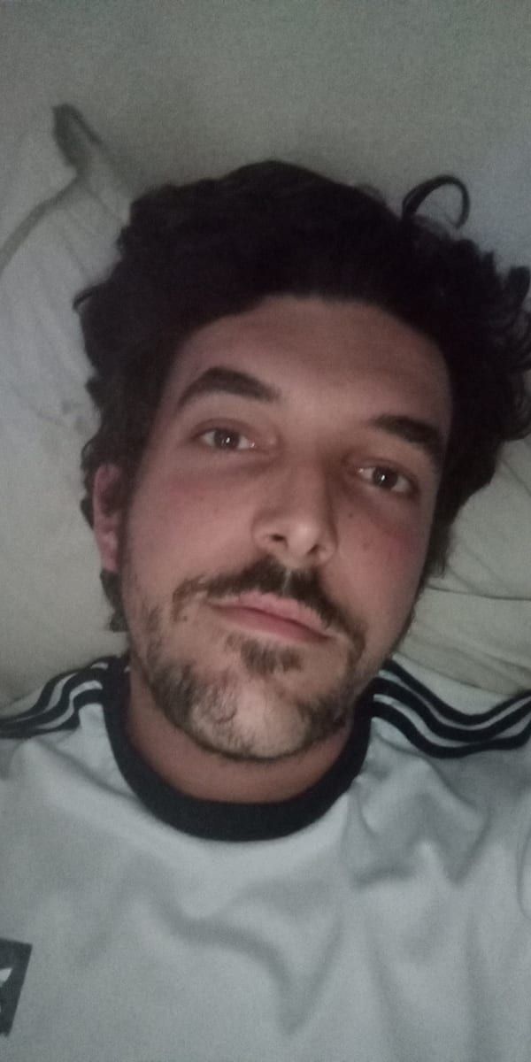 Thymote - Jeune gay à Strada Profil de Thymote, 24 ans, Jeune gay à Strada (Grisons)