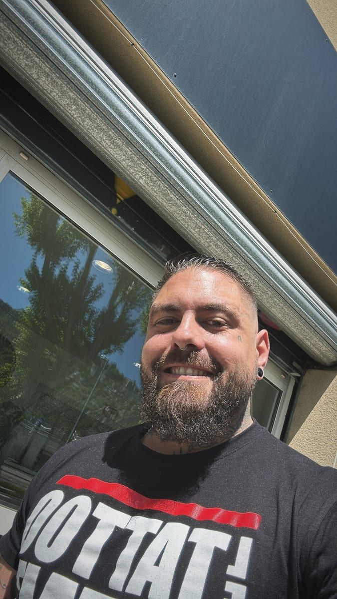 Profil de Ozkan, 43 ans, Jeune gay à Moudon (Vaud)