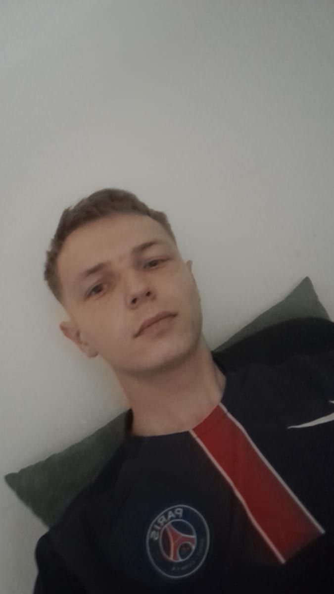 Badre - Jeune gay à Ebnet Profil de Badre, 31 ans, Jeune gay à Ebnet (Lucerne)