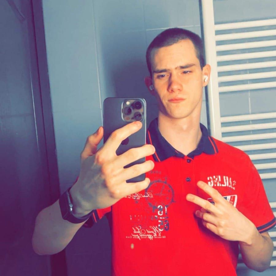 Louis-antoine - Jeune gay à Flond Profil de Louis-antoine, 29 ans, Jeune gay à Flond (Grisons)