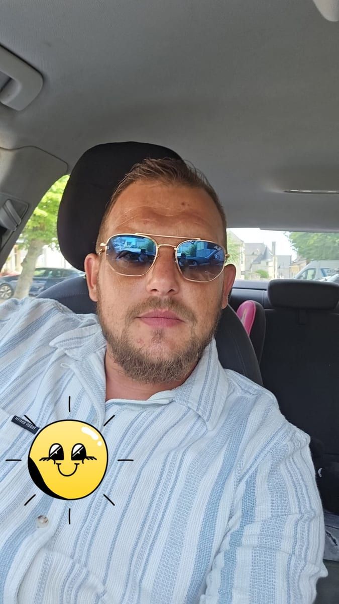 Frédéric - Jeune gay à Bollodingen Profil de Frédéric, 29 ans, Jeune gay à Bollodingen (Berne)