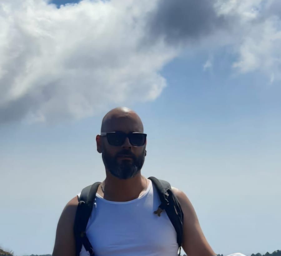 Alfons - Jeune gay à Sent Profil de Alfons, 41 ans, Jeune gay à Sent (Grisons)