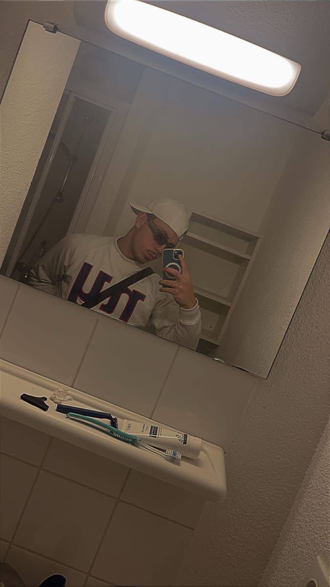 Islem - Jeune gay à Orges Profil de Islem, 25 ans, Jeune gay à Orges (Vaud)