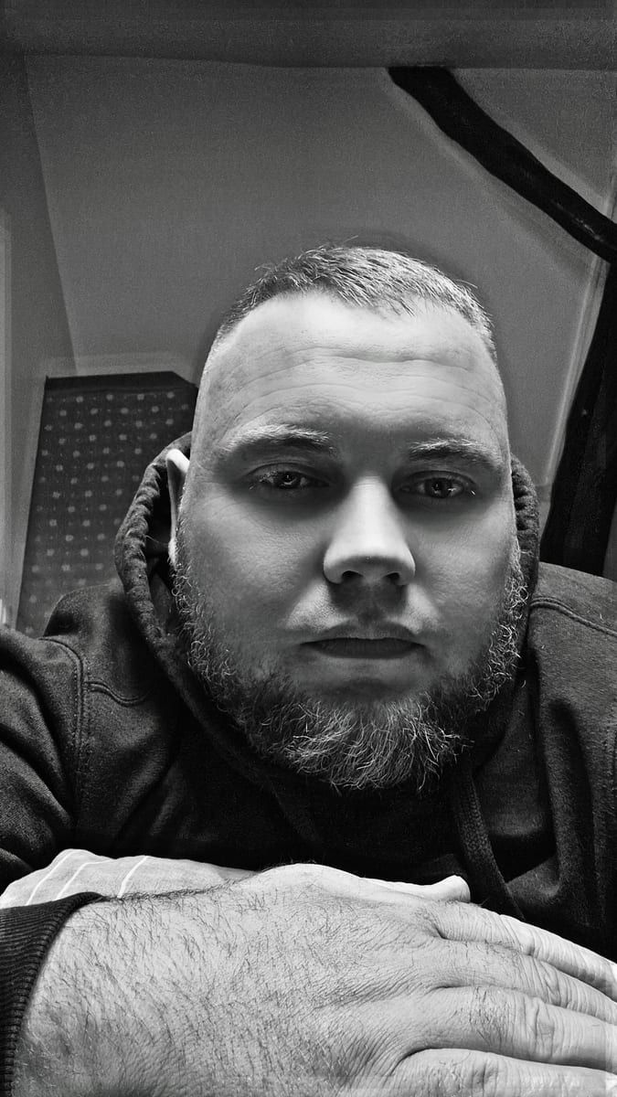 Amauri - Jeune gay à Constantine Profil de Amauri, 40 ans, Jeune gay à Constantine (Vaud)