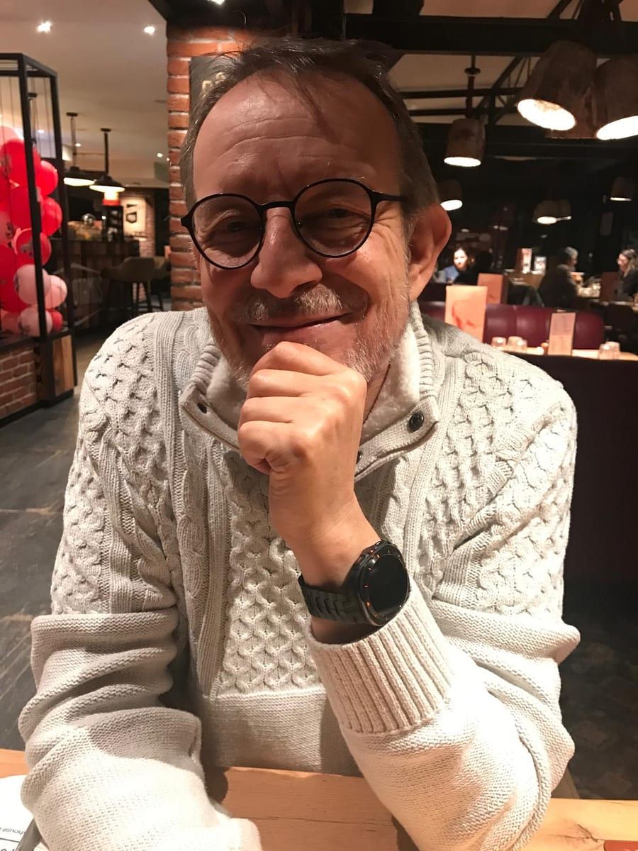 Eliott - Jeune gay à Ftan Profil de Eliott, 45 ans, Jeune gay à Ftan (Grisons)