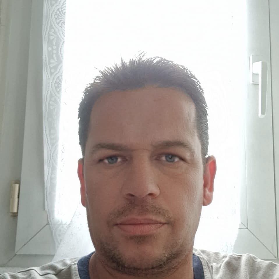 Lam - Jeune gay à Chamby Profil de Lam, 33 ans, Jeune gay à Chamby (Vaud)