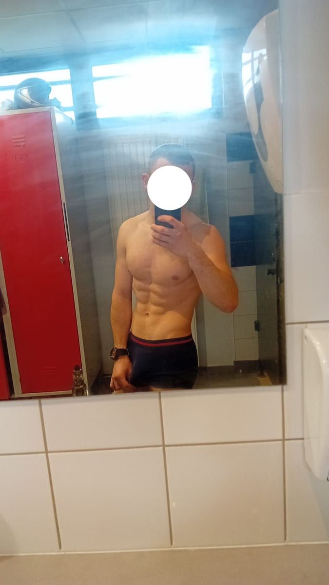 Berat - Jeune gay à Champfèr Profil de Berat, 39 ans, Jeune gay à Champfèr (Grisons)