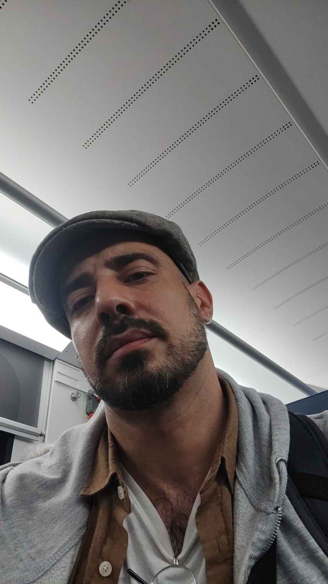 Assad - Jeune gay à Danis Profil de Assad, 34 ans, Jeune gay à Danis (Grisons)