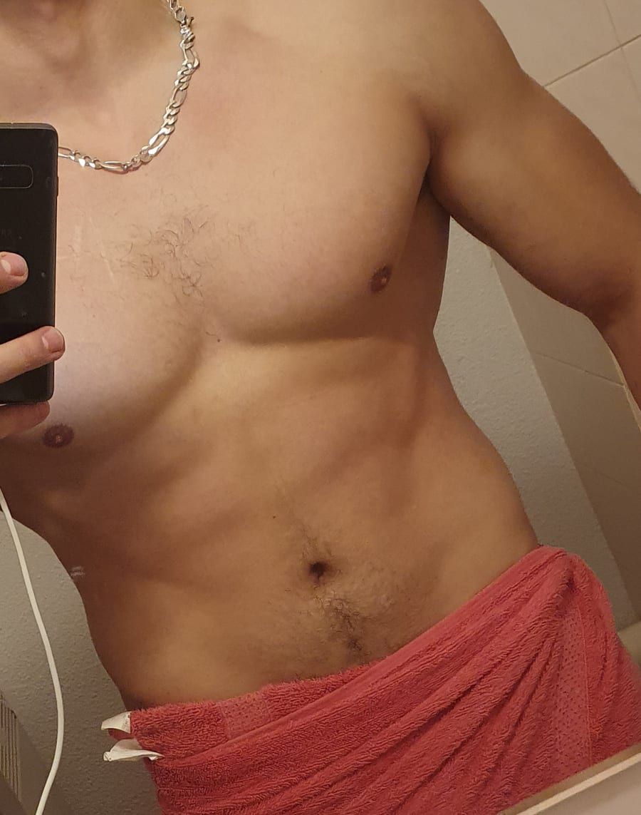 Sloann - Jeune gay à Bollodingen Profil de Sloann, 26 ans, Jeune gay à Bollodingen (Berne)