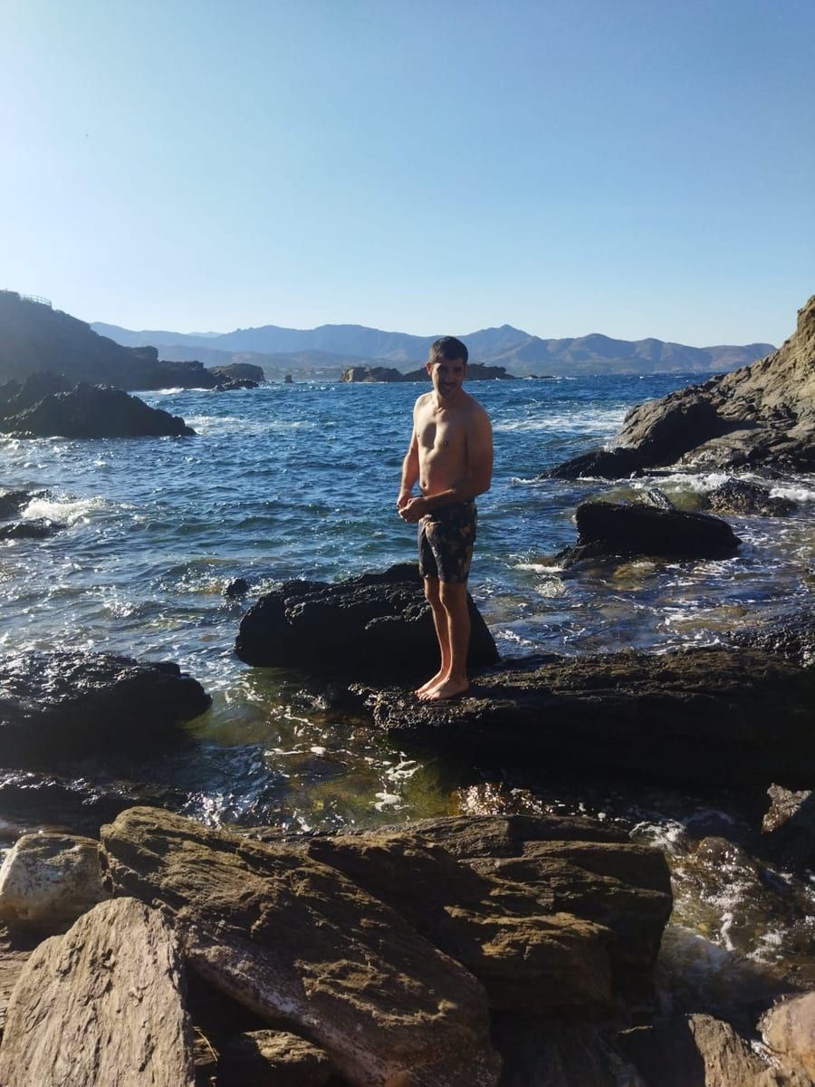 Yorrick - Jeune gay à Sur Profil de Yorrick, 30 ans, Jeune gay à Sur (Grisons)