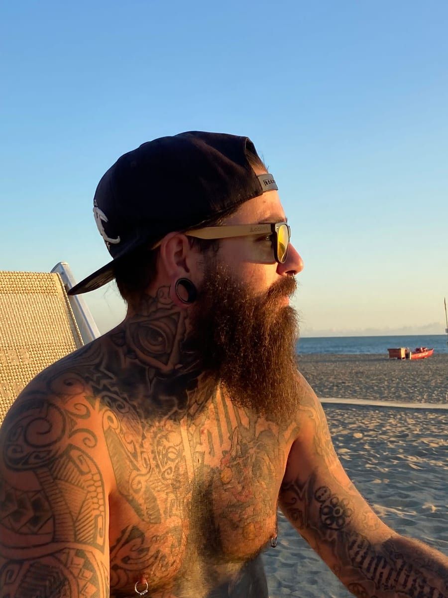 Keurtis - Jeune gay à Wilen (Sarnen) Profil de Keurtis, 33 ans, Jeune gay à Wilen (Sarnen) (Obwald)