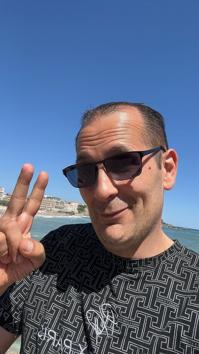 Hazedine - Jeune gay à Surava Profil de Hazedine, 31 ans, Jeune gay à Surava (Grisons)