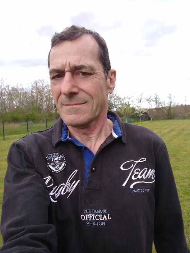 Achrafe - Jeune gay à Danis Profil de Achrafe, 36 ans, Jeune gay à Danis (Grisons)