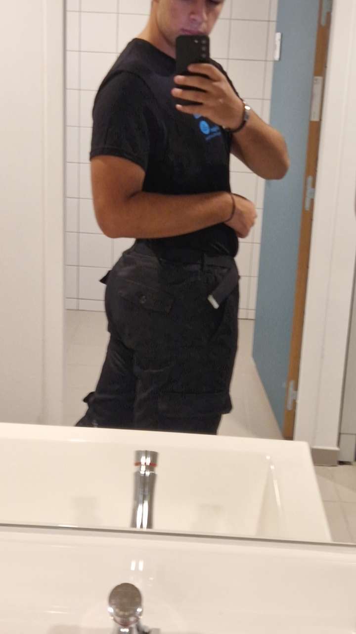 Vedat - Jeune gay à Sarn Profil de Vedat, 26 ans, Jeune gay à Sarn (Grisons)