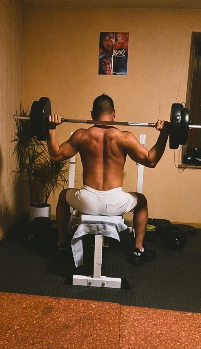 Youwen - Jeune gay à Intschi Profil de Youwen, 35 ans, Jeune gay à Intschi (Uri)