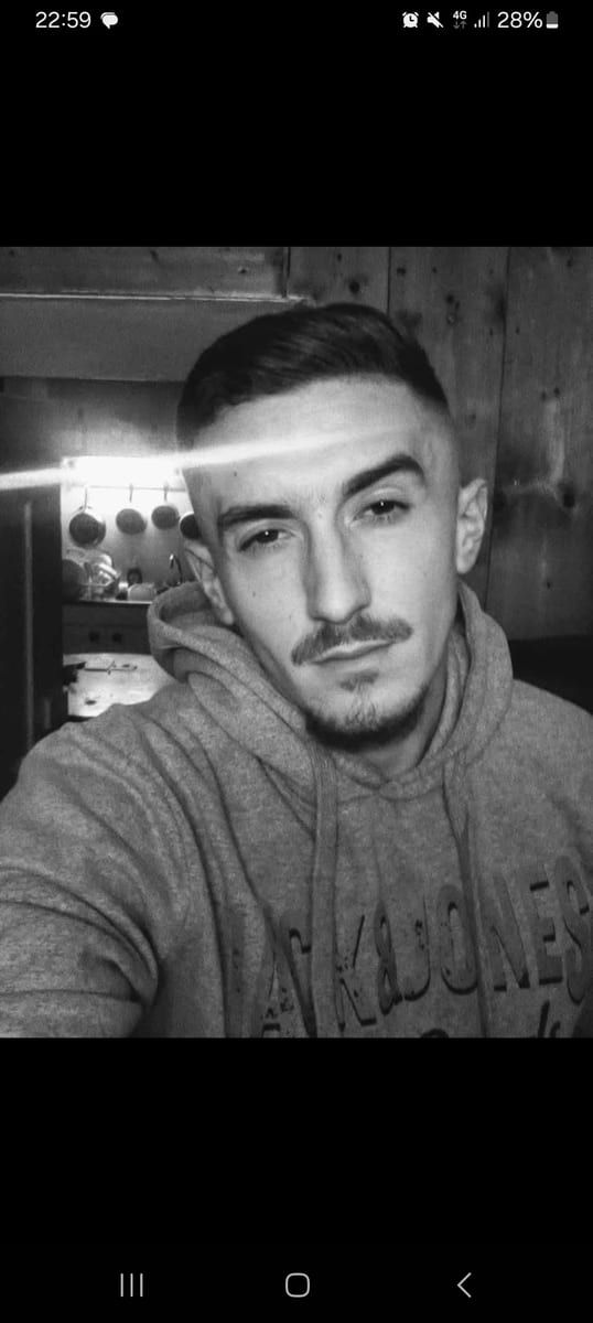 Yassim - Jeune gay à Root D4 Profil de Yassim, 45 ans, Jeune gay à Root D4 (Lucerne)