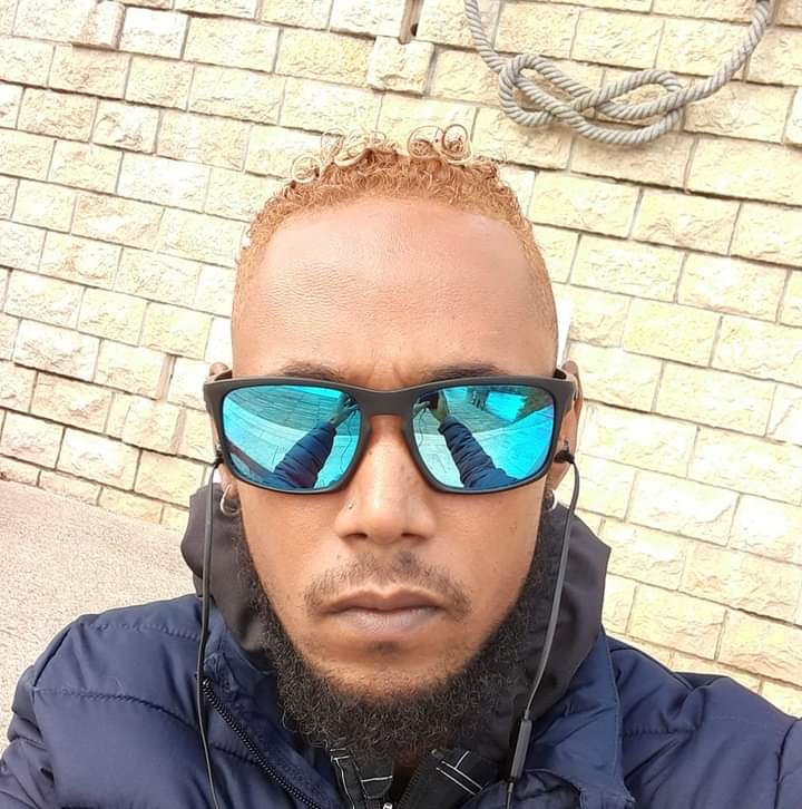 Jule - Jeune gay à Mon Profil de Jule, 29 ans, Jeune gay à Mon (Grisons)