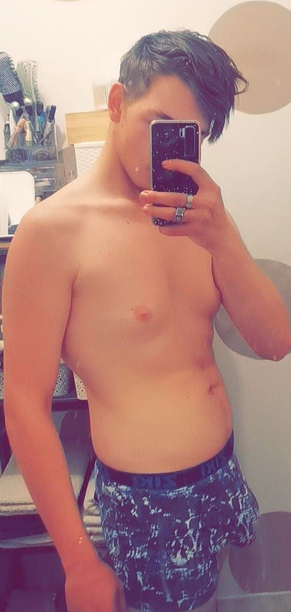 Thobias - Jeune gay à Wirzweli Profil de Thobias, 26 ans, Jeune gay à Wirzweli (Nidwald)