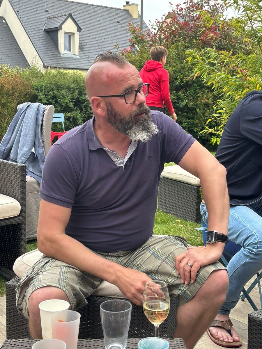 Alyx - Jeune gay à Perrefitte Profil de Alyx, 35 ans, Jeune gay à Perrefitte (Berne)