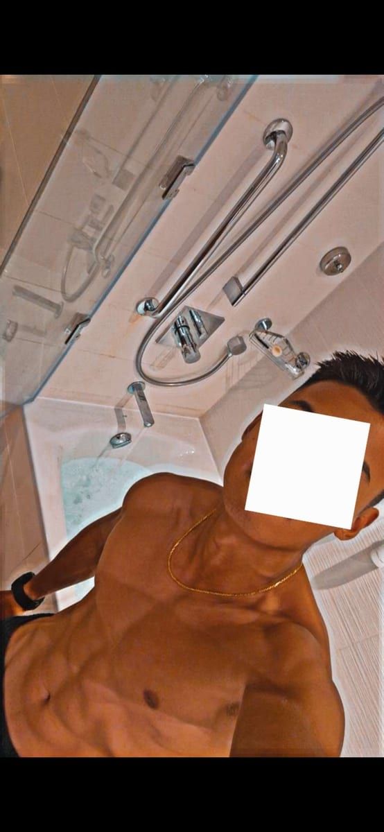 Kenly - Jeune gay à Summaprada Profil de Kenly, 25 ans, Jeune gay à Summaprada (Grisons)