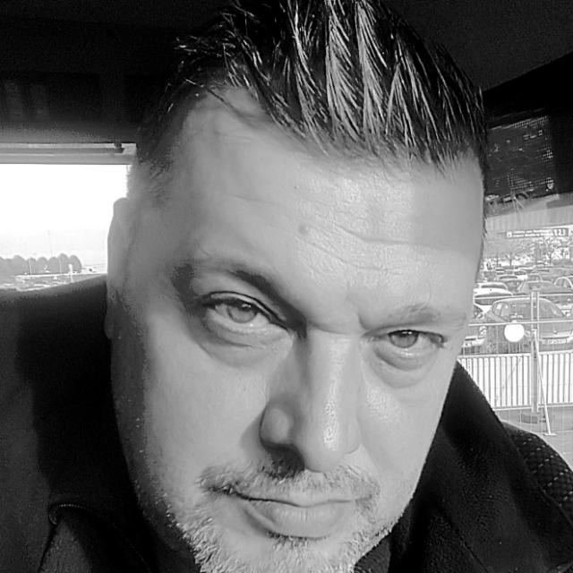 Profil de Naby, 39 ans, Jeune gay à Rueras (Grisons)