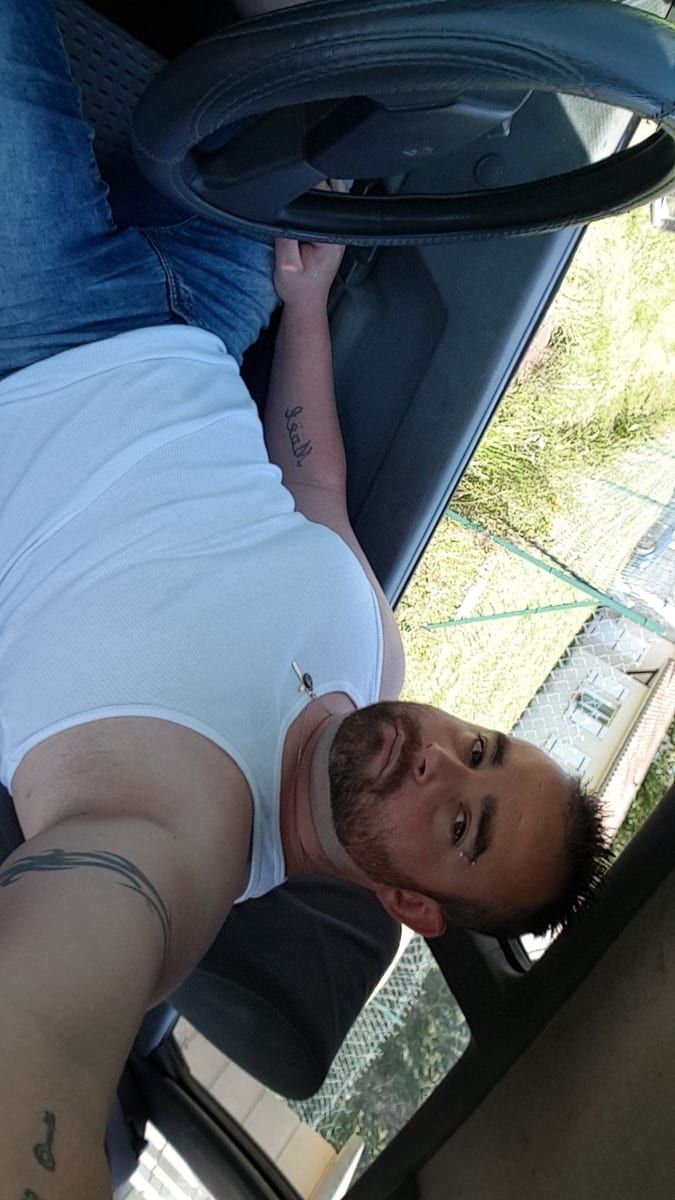 Bilale - Jeune gay à Andiast Profil de Bilale, 40 ans, Jeune gay à Andiast (Grisons)