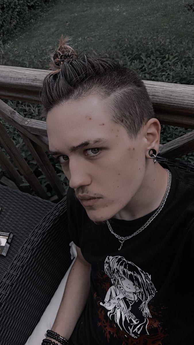 Taric - Jeune gay à Perrefitte Profil de Taric, 42 ans, Jeune gay à Perrefitte (Berne)