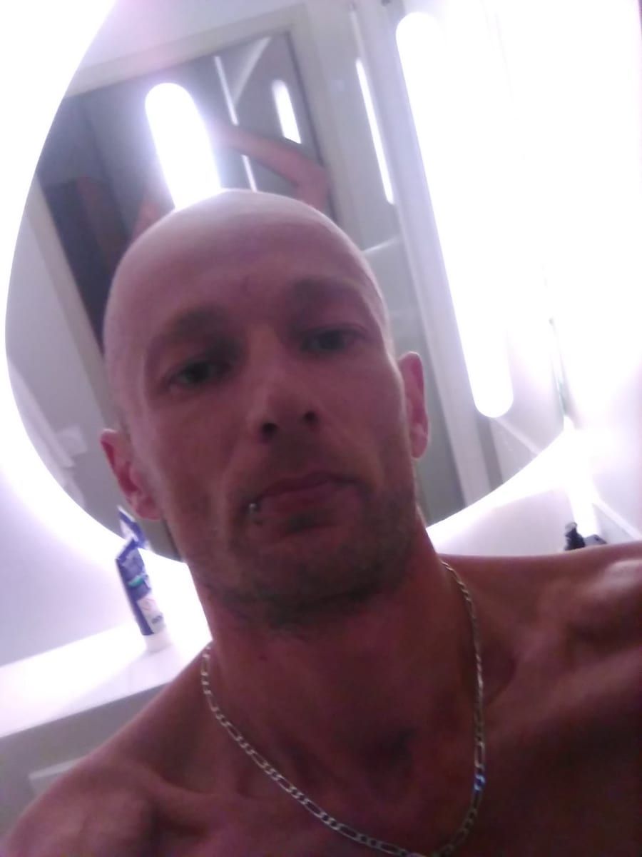 Nathaniel - Jeune gay à Zillis Profil de Nathaniel, 40 ans, Jeune gay à Zillis (Grisons)