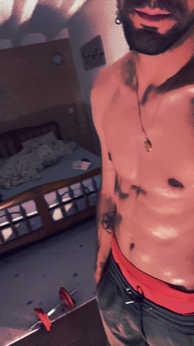 Soyan - Jeune gay à Parsonz Profil de Soyan, 43 ans, Jeune gay à Parsonz (Grisons)