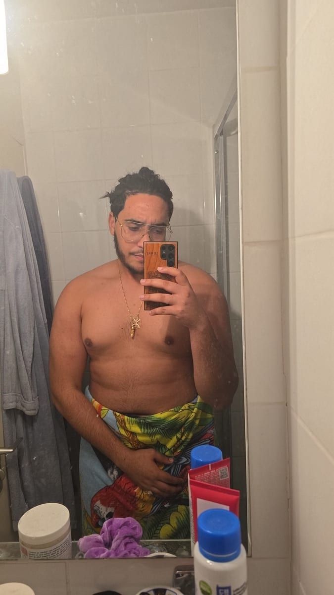 Daysam - Jeune gay à Lostallo Profil de Daysam, 45 ans, Jeune gay à Lostallo (Grisons)
