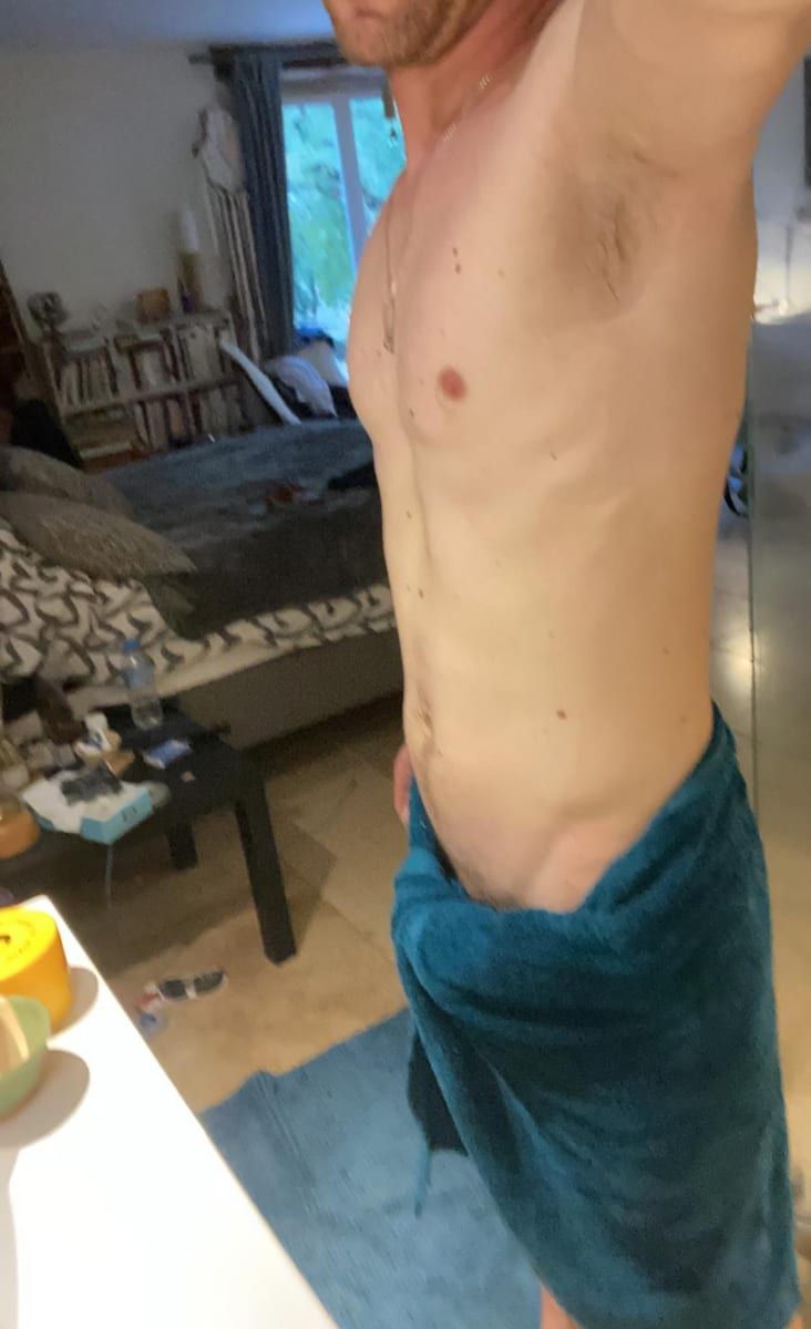 Djoudi - Jeune gay à Strada Profil de Djoudi, 45 ans, Jeune gay à Strada (Grisons)