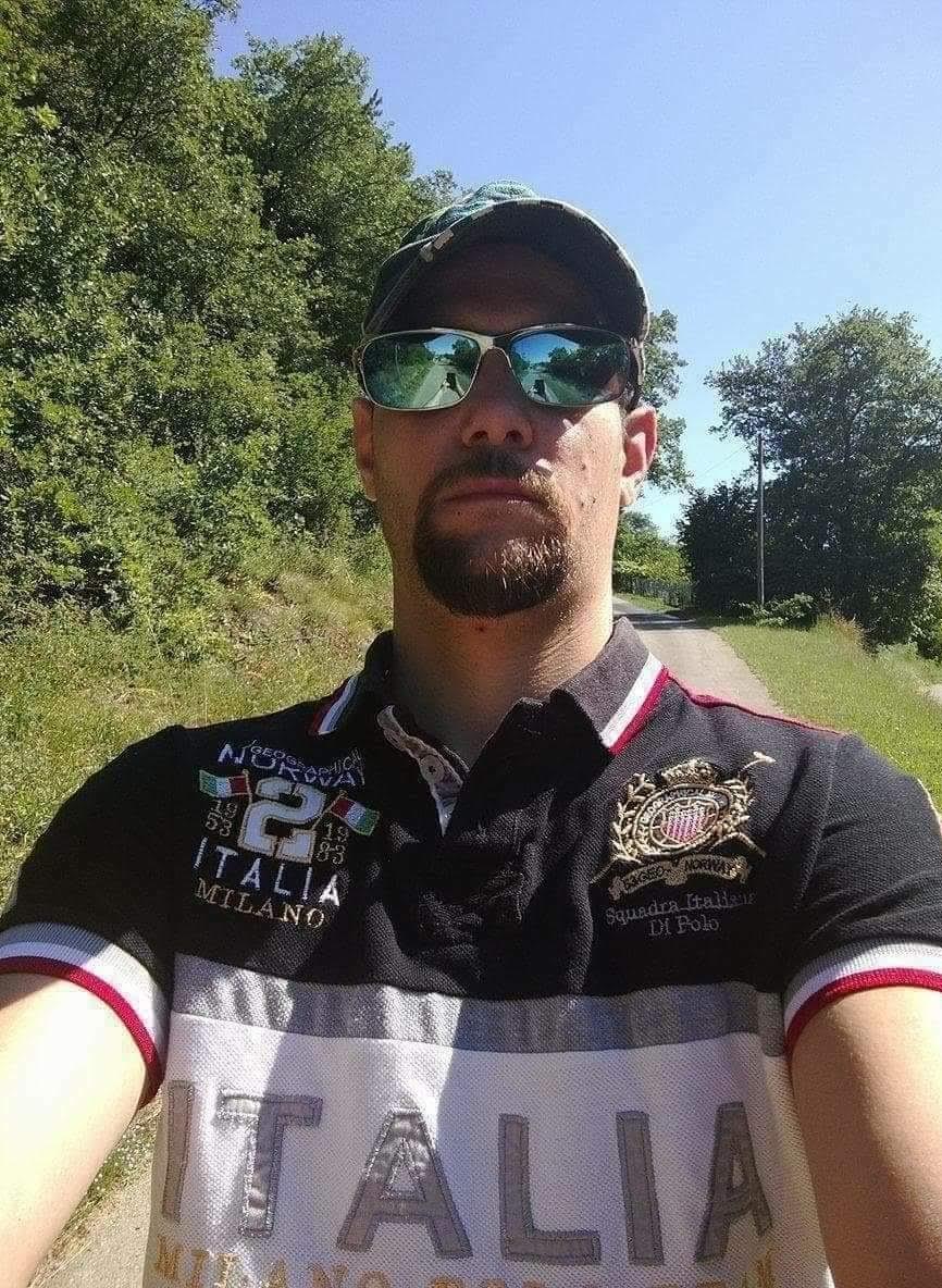 Safwan - Jeune gay à Sarreyer Profil de Safwan, 44 ans, Jeune gay à Sarreyer (Valais)