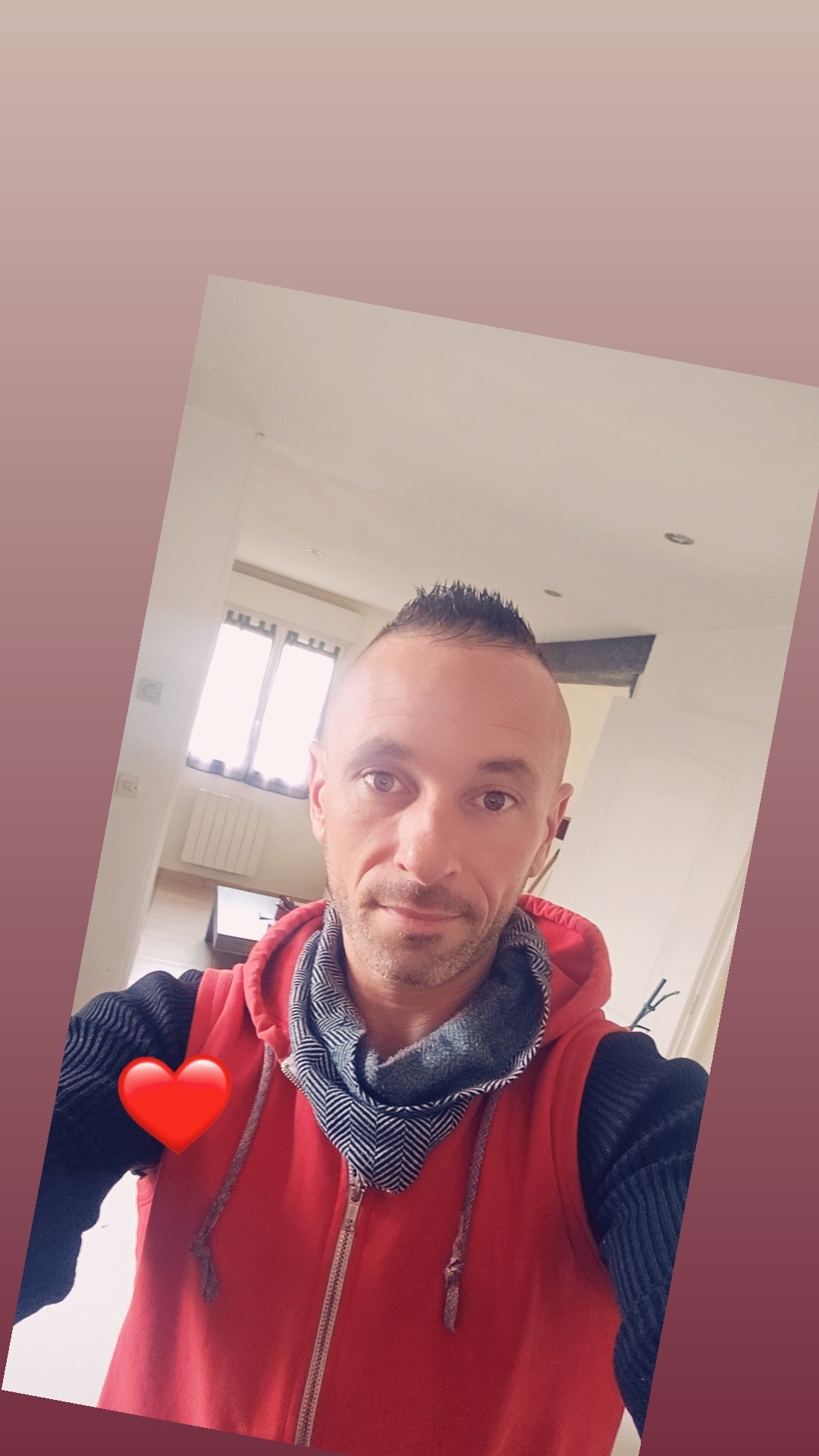 Abderrahman - Jeune gay à Trun Profil de Abderrahman, 26 ans, Jeune gay à Trun (Grisons)