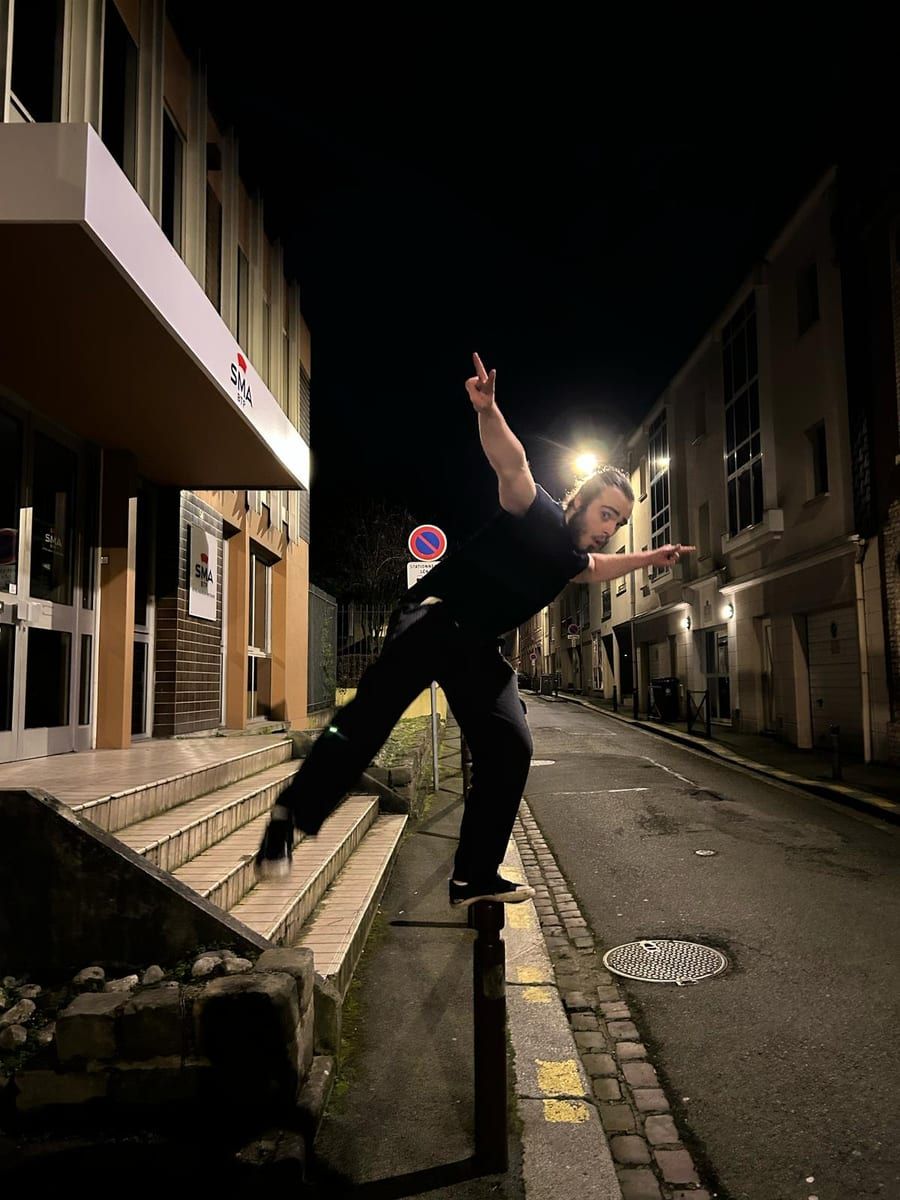 Yanis - Jeune gay à Bollodingen Profil de Yanis, 40 ans, Jeune gay à Bollodingen (Berne)