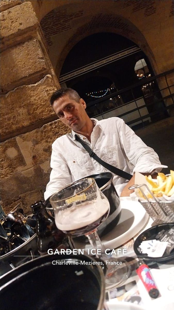 Dusan - Jeune gay à Root D4 Profil de Dusan, 23 ans, Jeune gay à Root D4 (Lucerne)