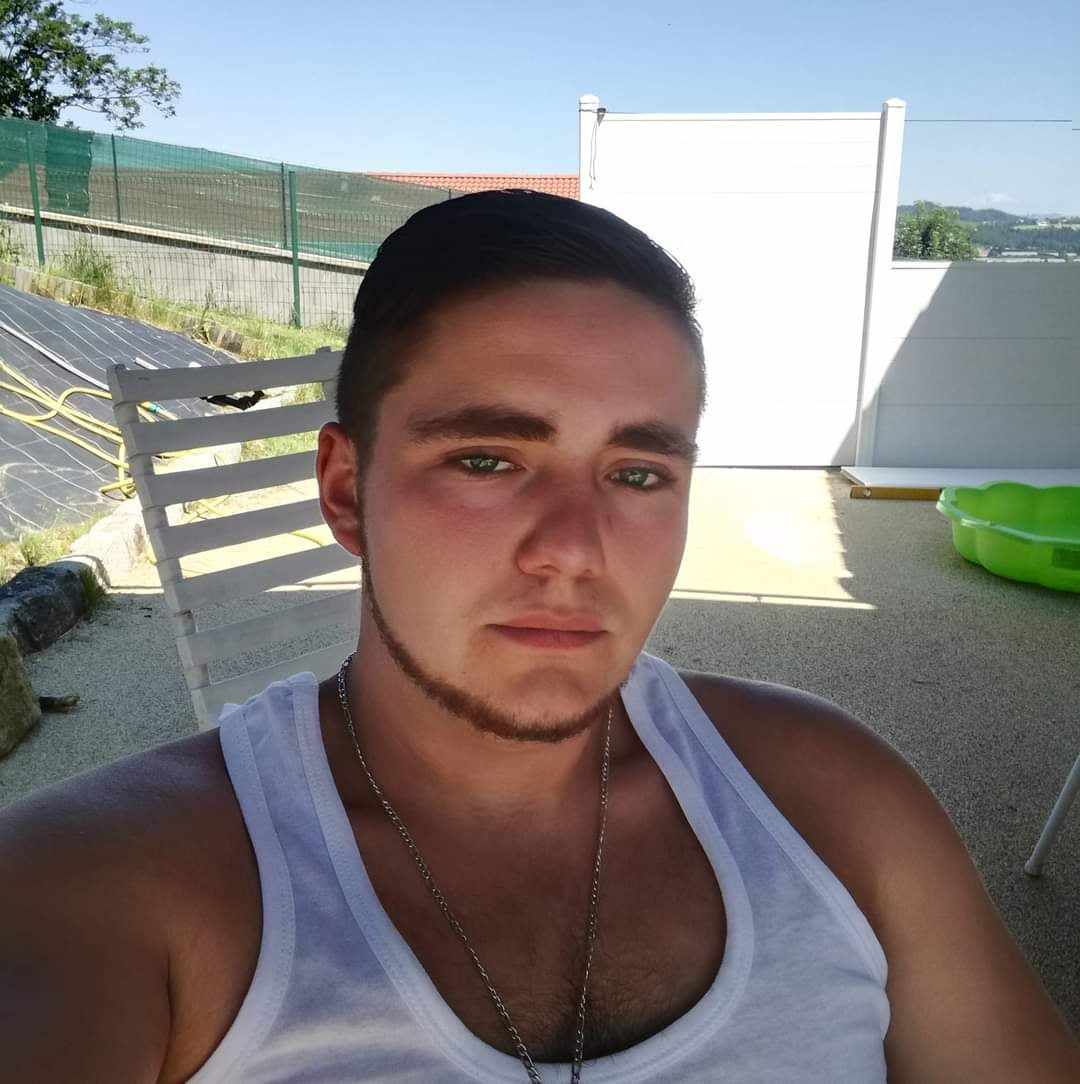Iosif - Jeune gay à Surava Profil de Iosif, 29 ans, Jeune gay à Surava (Grisons)