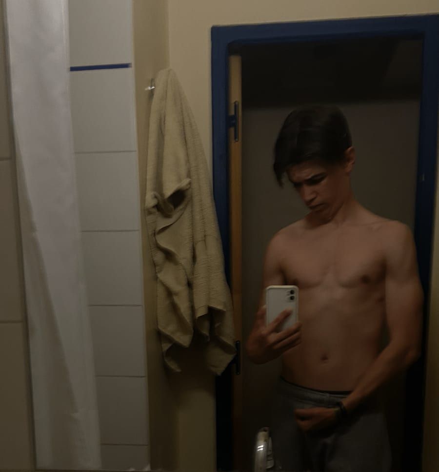 Amant - Jeune gay à Putz Profil de Amant, 26 ans, Jeune gay à Putz (Grisons)
