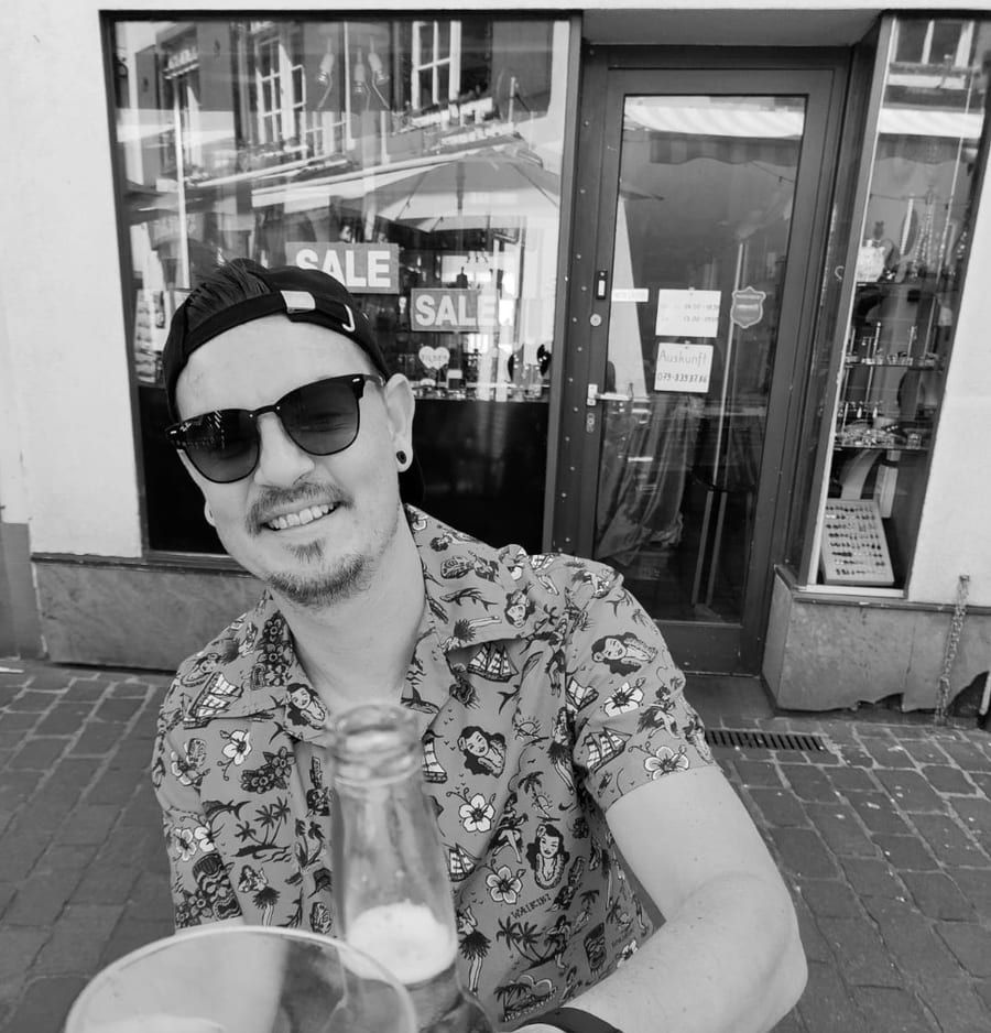 Damiano - Jeune gay à Platta Profil de Damiano, 35 ans, Jeune gay à Platta (Grisons)