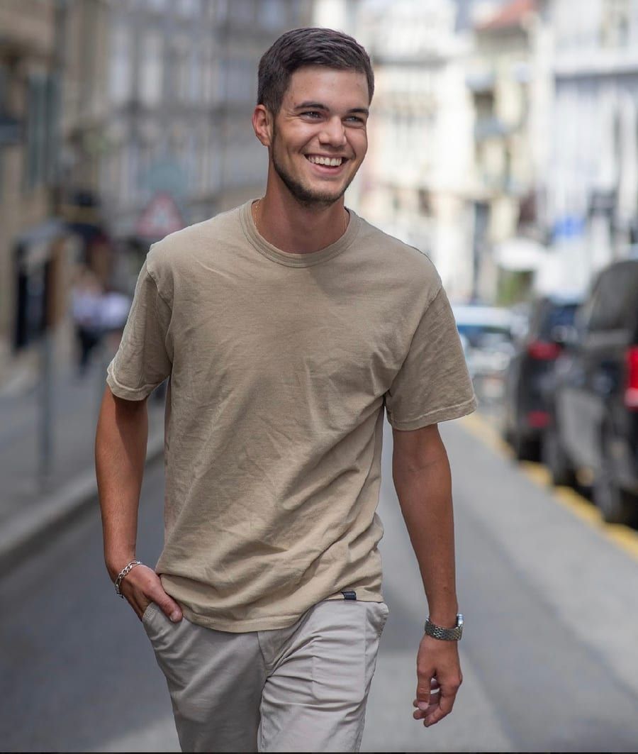 Elio - Jeune gay à Pitasch Profil de Elio, 37 ans, Jeune gay à Pitasch (Grisons)