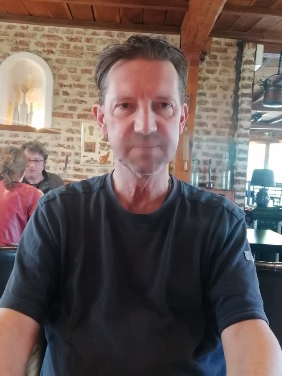 Yvain - Jeune gay à Goppenstein Profil de Yvain, 35 ans, Jeune gay à Goppenstein (Valais)
