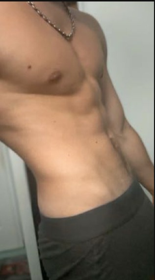 Railey - Jeune gay à St. Niklausen OW Profil de Railey, 24 ans, Jeune gay à St. Niklausen OW (Obwald)