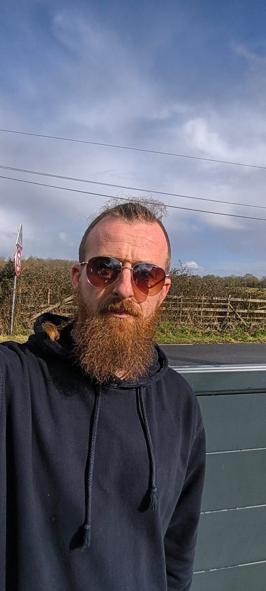 Batoura - Jeune gay à Baldegg Profil de Batoura, 31 ans, Jeune gay à Baldegg (Lucerne)
