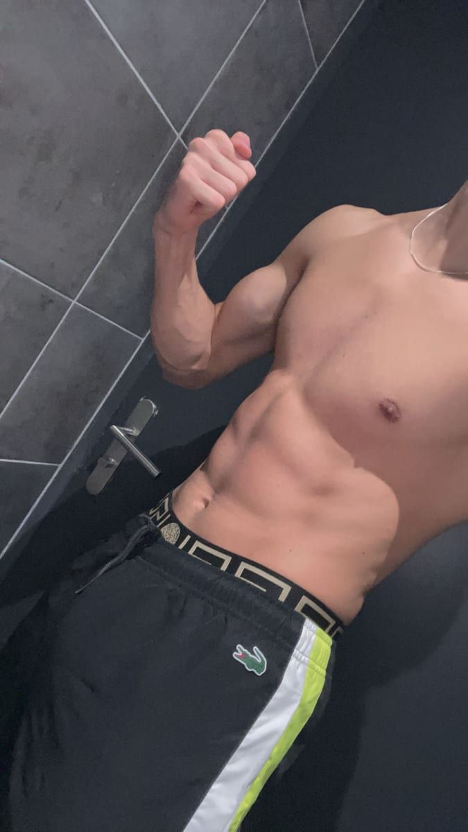 Profil de Carmelien, 22 ans, Jeune gay à Ladir (Grisons)