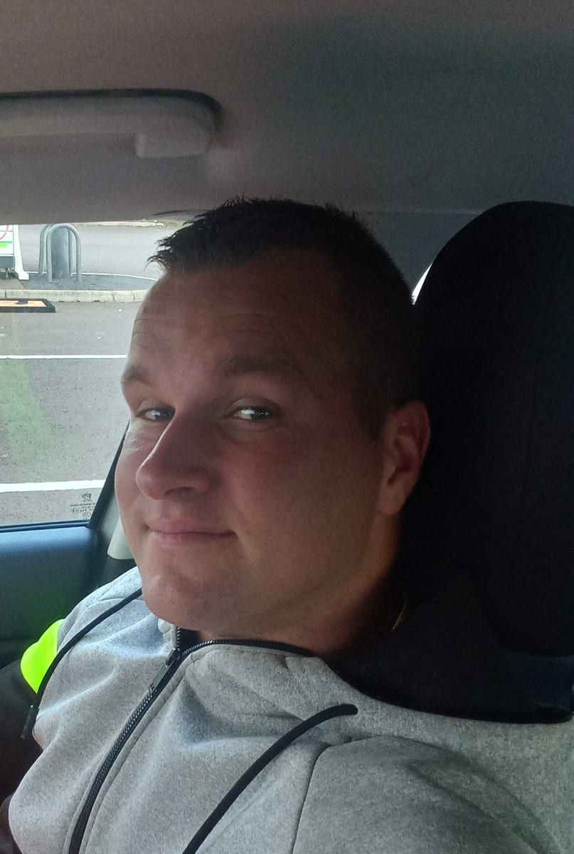 Pavel - Jeune gay à Champfèr Profil de Pavel, 37 ans, Jeune gay à Champfèr (Grisons)